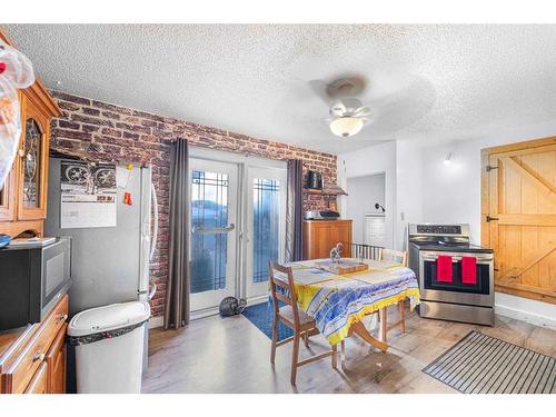 7635 21 Street Se, Calgary, AB - Indoor Photo Showing Dining Room