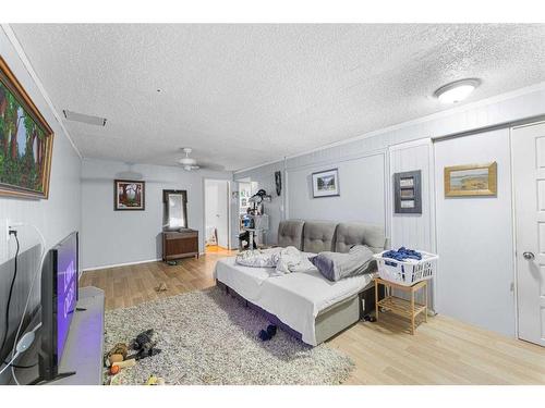 7635 21 Street Se, Calgary, AB - Indoor Photo Showing Other Room