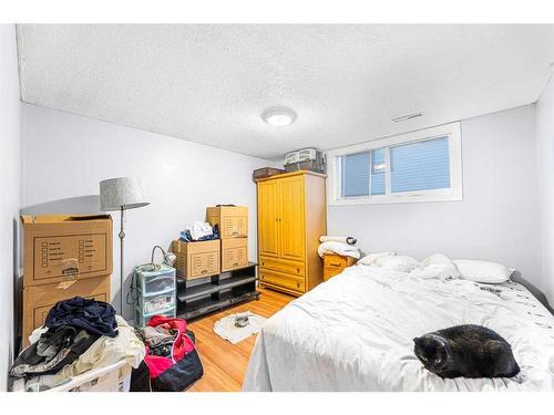 7635 21 Street Se, Calgary, AB - Indoor Photo Showing Bedroom