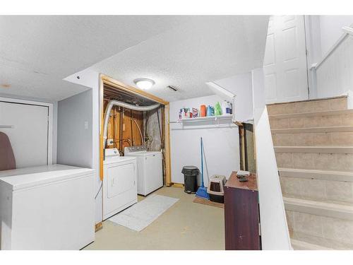 7635 21 Street Se, Calgary, AB - Indoor Photo Showing Laundry Room