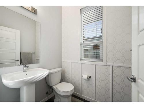 606 Harvest Grove Walk Ne, Calgary, AB - Indoor Photo Showing Bathroom