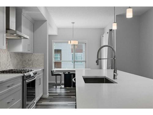 606 Harvest Grove Walk Ne, Calgary, AB - Indoor Photo Showing Kitchen With Upgraded Kitchen