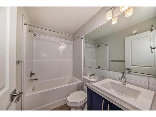 40 Edith Gate Nw, Calgary, AB - Indoor Photo Showing Bathroom