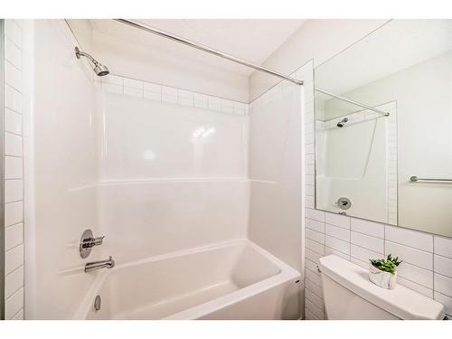 40 Edith Gate Nw, Calgary, AB - Indoor Photo Showing Bathroom