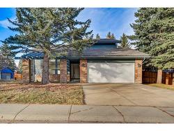 64 Oakmount Way SW Calgary, AB T2V 4Y1