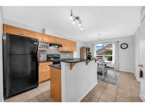 6 Luxstone Point Sw, Airdrie, AB - Indoor Photo Showing Kitchen