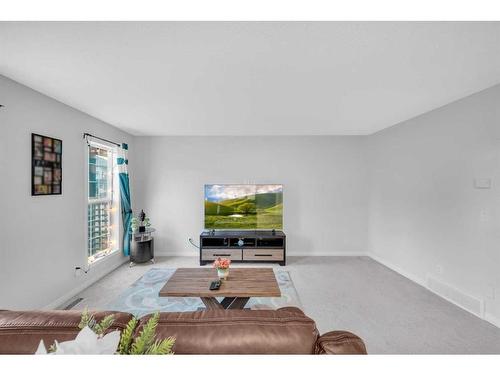 6 Luxstone Point Sw, Airdrie, AB - Indoor Photo Showing Living Room