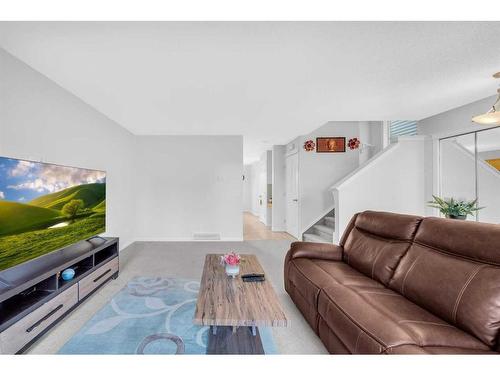 6 Luxstone Point Sw, Airdrie, AB - Indoor Photo Showing Living Room