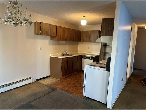 603-616 15 Avenue Sw, Calgary, AB - Indoor Photo Showing Kitchen With Double Sink