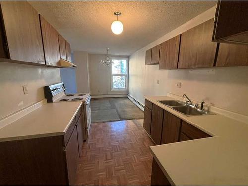 603-616 15 Avenue Sw, Calgary, AB - Indoor Photo Showing Kitchen With Double Sink