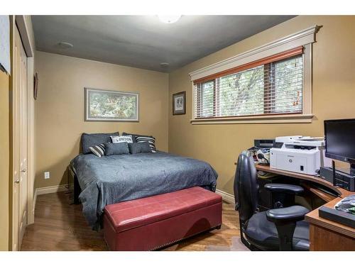 2211 45 Street Se, Calgary, AB - Indoor Photo Showing Bedroom