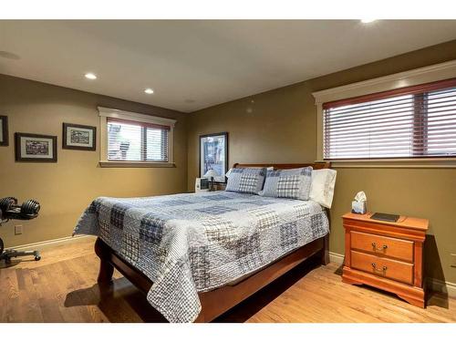 2211 45 Street Se, Calgary, AB - Indoor Photo Showing Bedroom