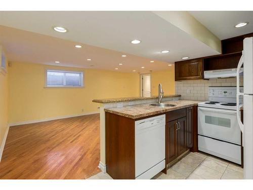 2211 45 Street Se, Calgary, AB - Indoor Photo Showing Kitchen