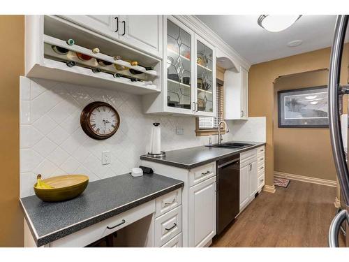 2211 45 Street Se, Calgary, AB - Indoor Photo Showing Kitchen