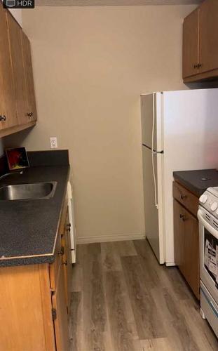 115-1411 7 Avenue Nw, Calgary, AB - Indoor Photo Showing Kitchen