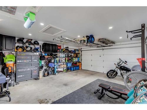 12 Ogmoor Crescent Se, Calgary, AB - Indoor Photo Showing Garage