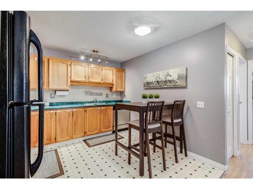 12 Ogmoor Crescent Se, Calgary, AB - Indoor Photo Showing Kitchen