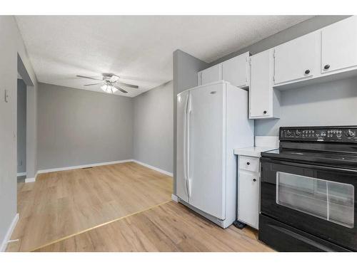 220 Forest Way Se, Calgary, AB - Indoor Photo Showing Kitchen