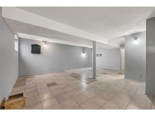 220 Forest Way Se, Calgary, AB - Indoor Photo Showing Other Room