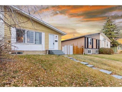 220 Forest Way Se, Calgary, AB - Outdoor