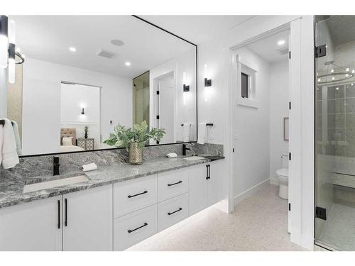 224 24 Avenue Nw, Calgary, AB - Indoor Photo Showing Bathroom