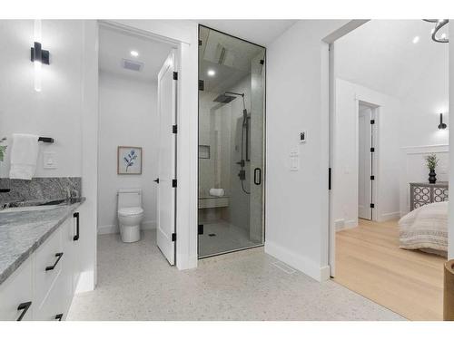 224 24 Avenue Nw, Calgary, AB - Indoor Photo Showing Bathroom