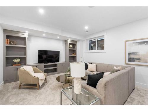 224 24 Avenue Nw, Calgary, AB - Indoor Photo Showing Living Room