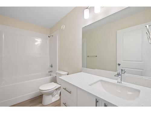 28 Valarosa Park, Didsbury, AB - Indoor Photo Showing Bathroom