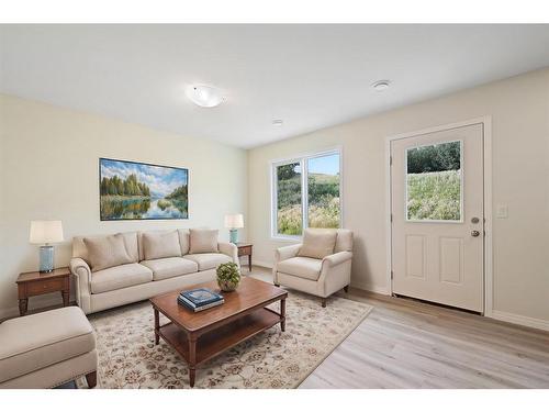 28 Valarosa Park, Didsbury, AB - Indoor Photo Showing Living Room