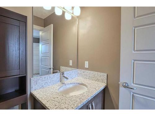 1802-2461 Baysprings Link Sw, Airdrie, AB - Indoor Photo Showing Bathroom