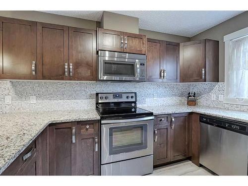 1802-2461 Baysprings Link Sw, Airdrie, AB - Indoor Photo Showing Kitchen With Stainless Steel Kitchen With Upgraded Kitchen