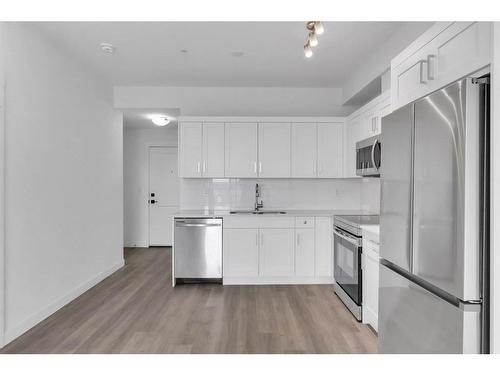 406-30 Sage Hill Walk Nw, Calgary, AB - Indoor Photo Showing Kitchen