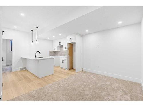 1623 21 Avenue Nw, Calgary, AB - Indoor Photo Showing Kitchen