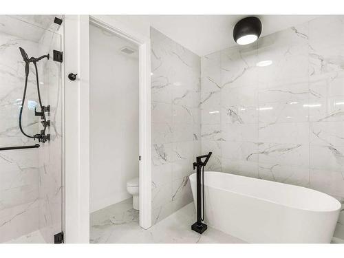 1623 21 Avenue Nw, Calgary, AB - Indoor Photo Showing Bathroom