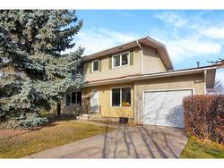 720 Hunts Place NW Calgary, AB T2K 4J4