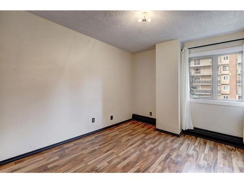 301-1335 12 Avenue Sw, Calgary, AB - Indoor Photo Showing Other Room