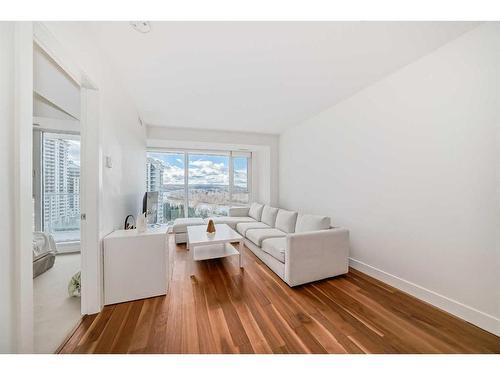 1102-1025 5 Avenue Sw, Calgary, AB - Indoor Photo Showing Living Room