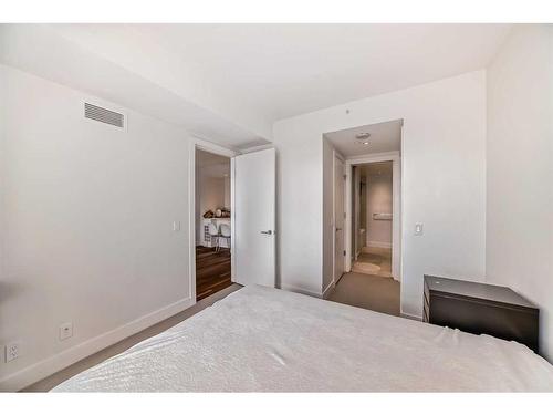 1102-1025 5 Avenue Sw, Calgary, AB - Indoor Photo Showing Bedroom