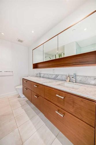 1102-1025 5 Avenue Sw, Calgary, AB - Indoor Photo Showing Bathroom