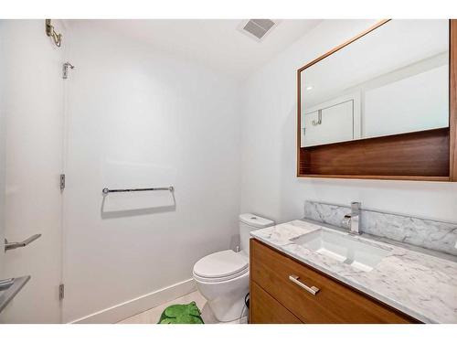 1102-1025 5 Avenue Sw, Calgary, AB - Indoor Photo Showing Bathroom