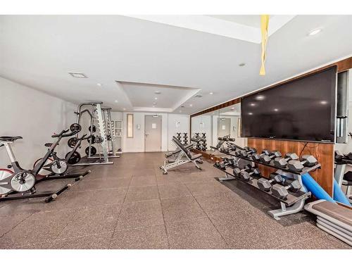 1102-1025 5 Avenue Sw, Calgary, AB - Indoor Photo Showing Gym Room