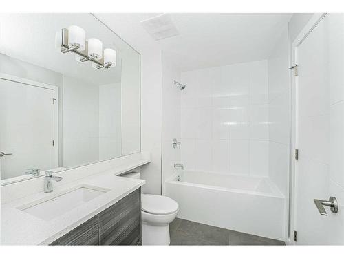 3109-95 Burma Star Road Sw, Calgary, AB - Indoor Photo Showing Bathroom