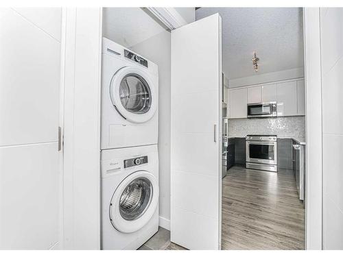 3109-95 Burma Star Road Sw, Calgary, AB - Indoor Photo Showing Laundry Room