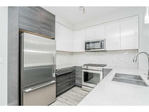 3109-95 Burma Star Road Sw, Calgary, AB - Indoor Photo Showing Kitchen With Stainless Steel Kitchen With Double Sink With Upgraded Kitchen