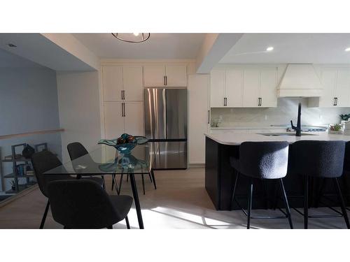 218 Point Mckay Terrace Nw, Calgary, AB - Indoor Photo Showing Kitchen