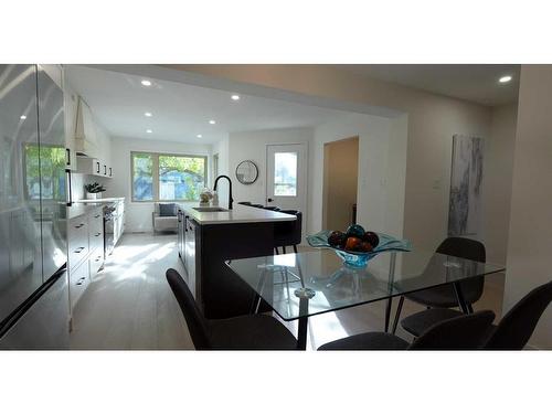 218 Point Mckay Terrace Nw, Calgary, AB - Indoor Photo Showing Dining Room