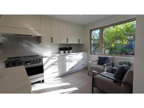 218 Point Mckay Terrace Nw, Calgary, AB - Indoor Photo Showing Kitchen