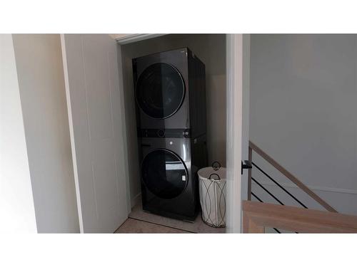 218 Point Mckay Terrace Nw, Calgary, AB - Indoor Photo Showing Laundry Room