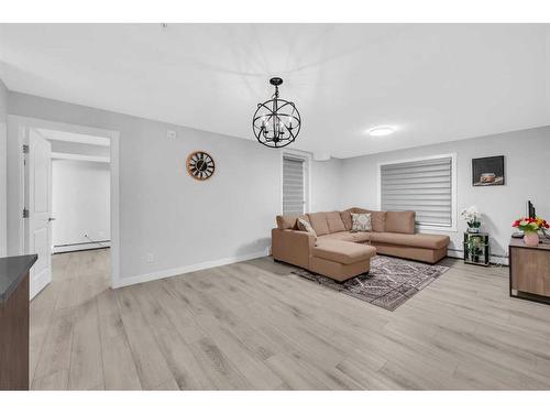 2107-6118 80 Avenue Ne, Calgary, AB - Indoor Photo Showing Living Room