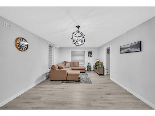 2107-6118 80 Avenue Ne, Calgary, AB - Indoor Photo Showing Other Room